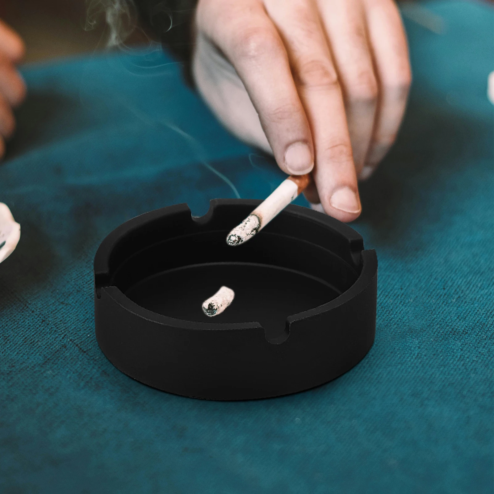 

4pcs Black Cigarette Container Food Grade Round Indoor Ashtray Smoke Indoor Office Decorative Ash Tray Home Use