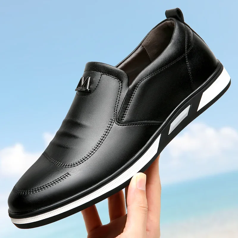 Zapatos informales de cuero auténtico para hombre, mocasines transpirables para conducir, primavera y otoño, 2024