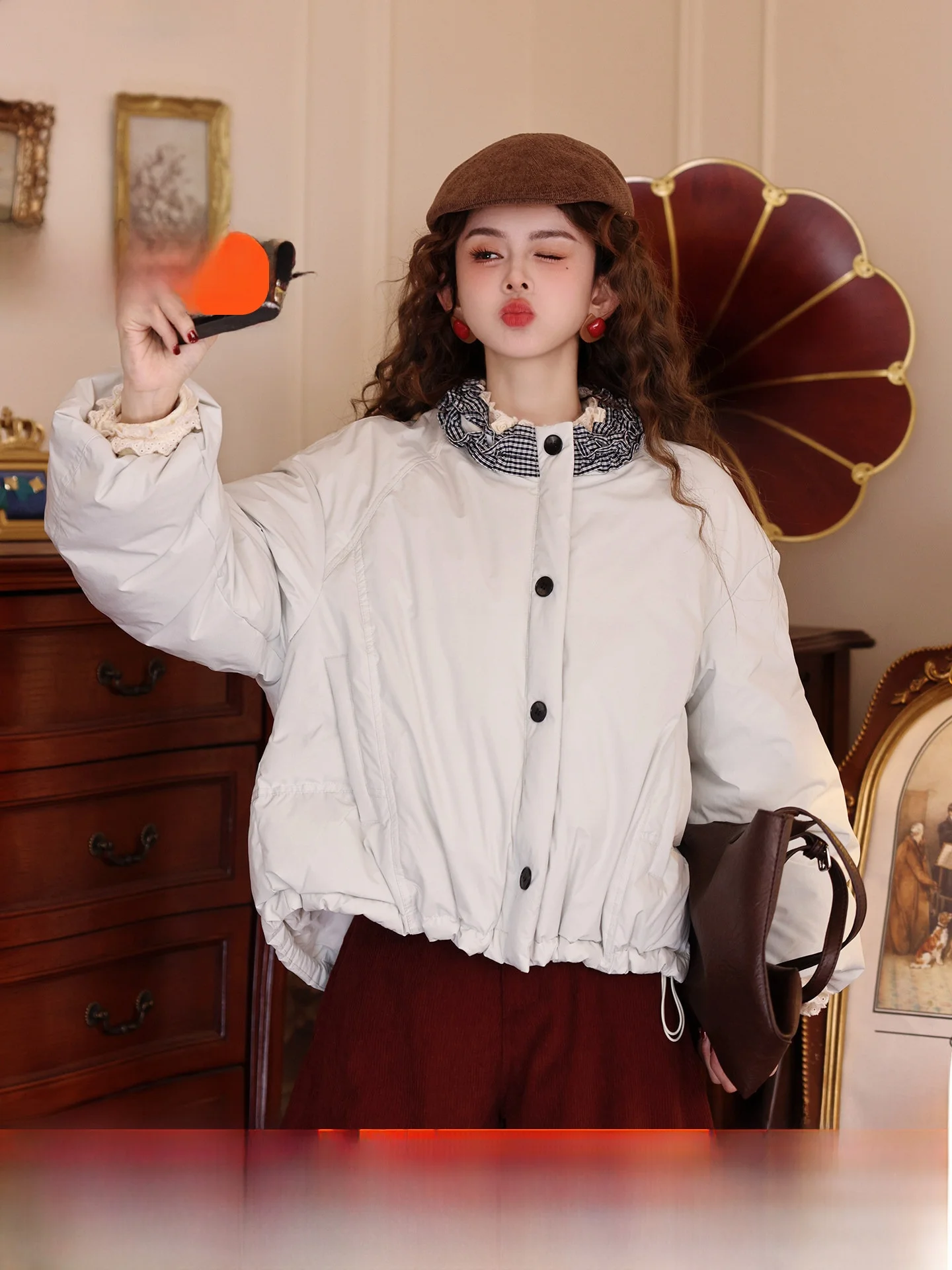 

Женская теплая пуховая куртка Chen Jiajie Jade Muguet Heart 2025 свободного кроя, винтажная, с длинными рукавами, воротником-стойкой и застежкой на одну пуговицу