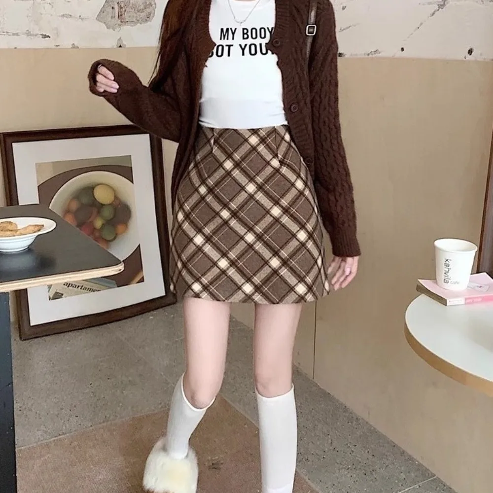 Elegant Retro Plaid Mini Skirt High Waist Woolen Material High Waist Skirt Mini Length Plaid Pattern A Line Skirt Fall Season