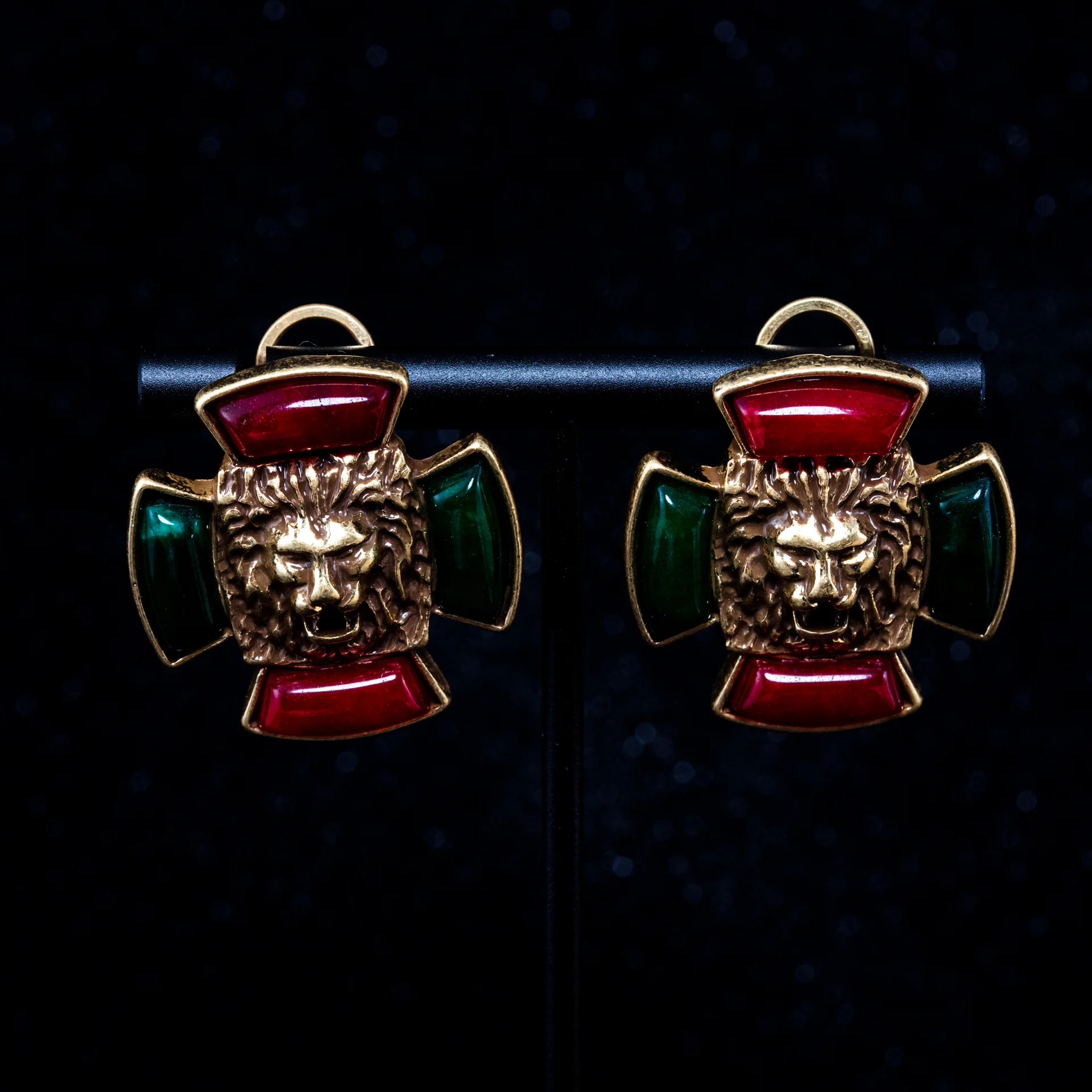 

High-end, European and American style, versatile and niche earrings