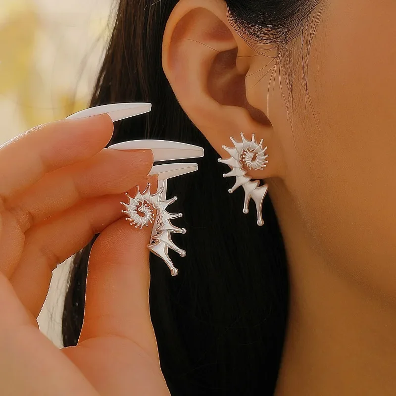 

Chic Geometry Conch Seahorse Curls and Folds Stud Earring for Women Fashion Customized Jewelry Minimalist Accessories Wholesale