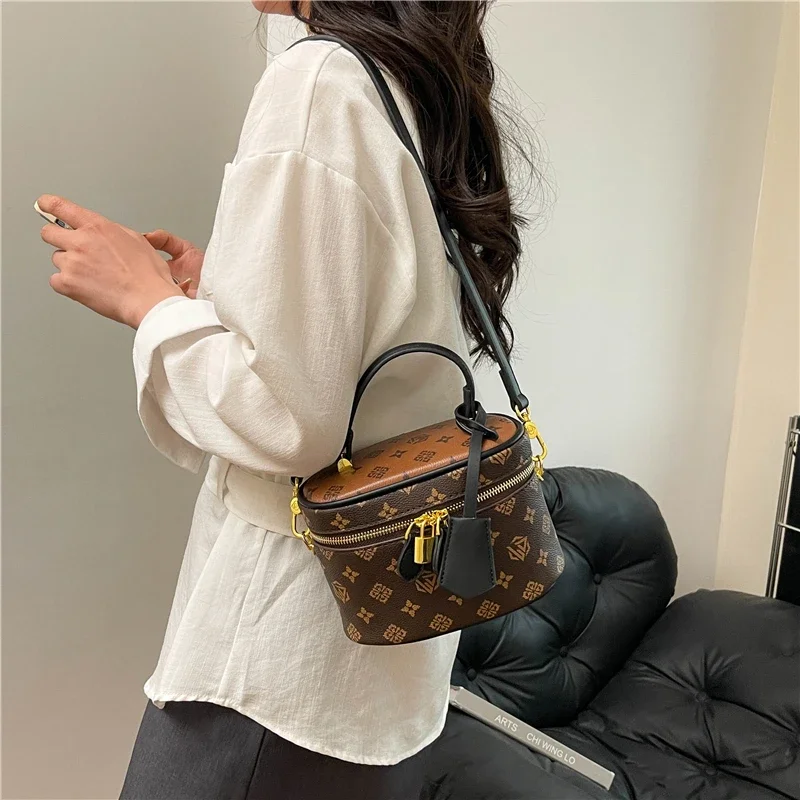

Fashion Trend Chain Strap Shoulder Bag Elegant Design Women's Crossbody Bag Classic Retro Zipper Handbag