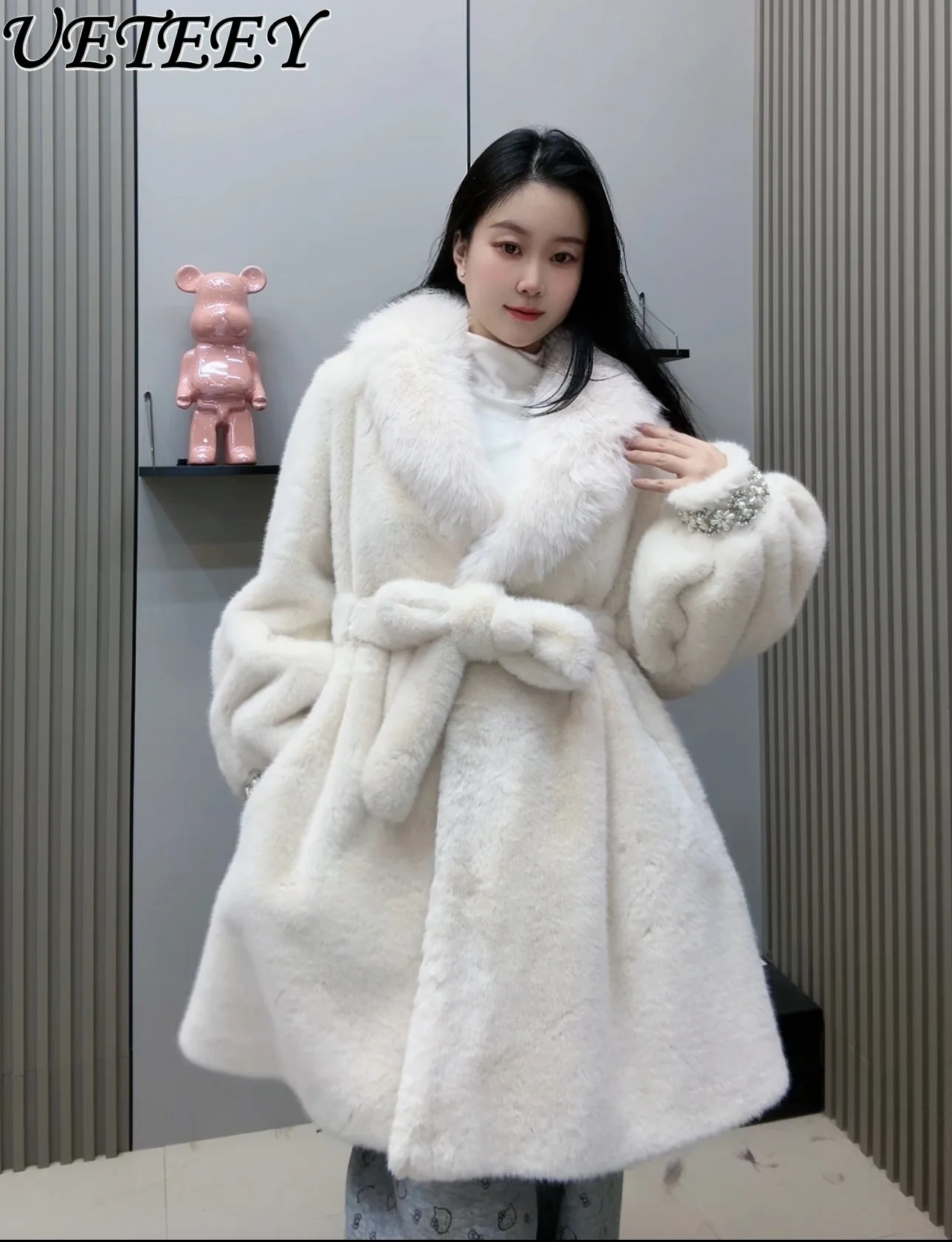 

2025 Winter New Waist-Cinching Heavy Craft Luxury Fur Collar Faux Fox Fur Coat Thickened Warm Long White Furry Jacket Women