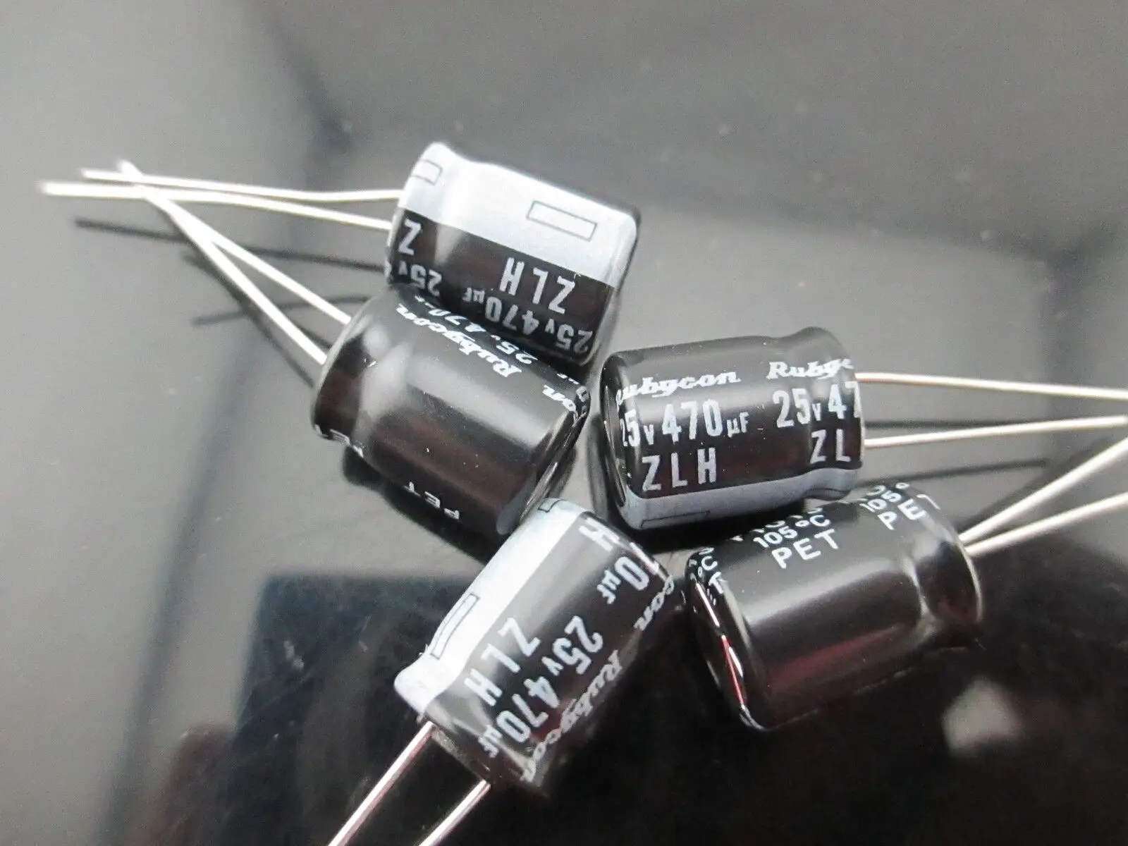 20pcs Rubycon 470UF 25V Japan Rubycon capacitor 25V470UF 10*12.5 ZLH high frequency low resistance 105℃