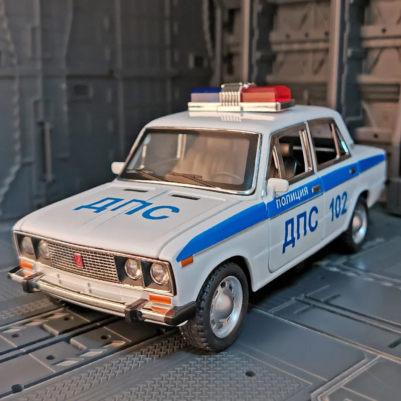 

1/24 LADA классический автомобиль полицейская модель автомобиля из сплава литая металлическая Игрушечная машина Имитация звука светильник коллекция подарок для детей игрушка