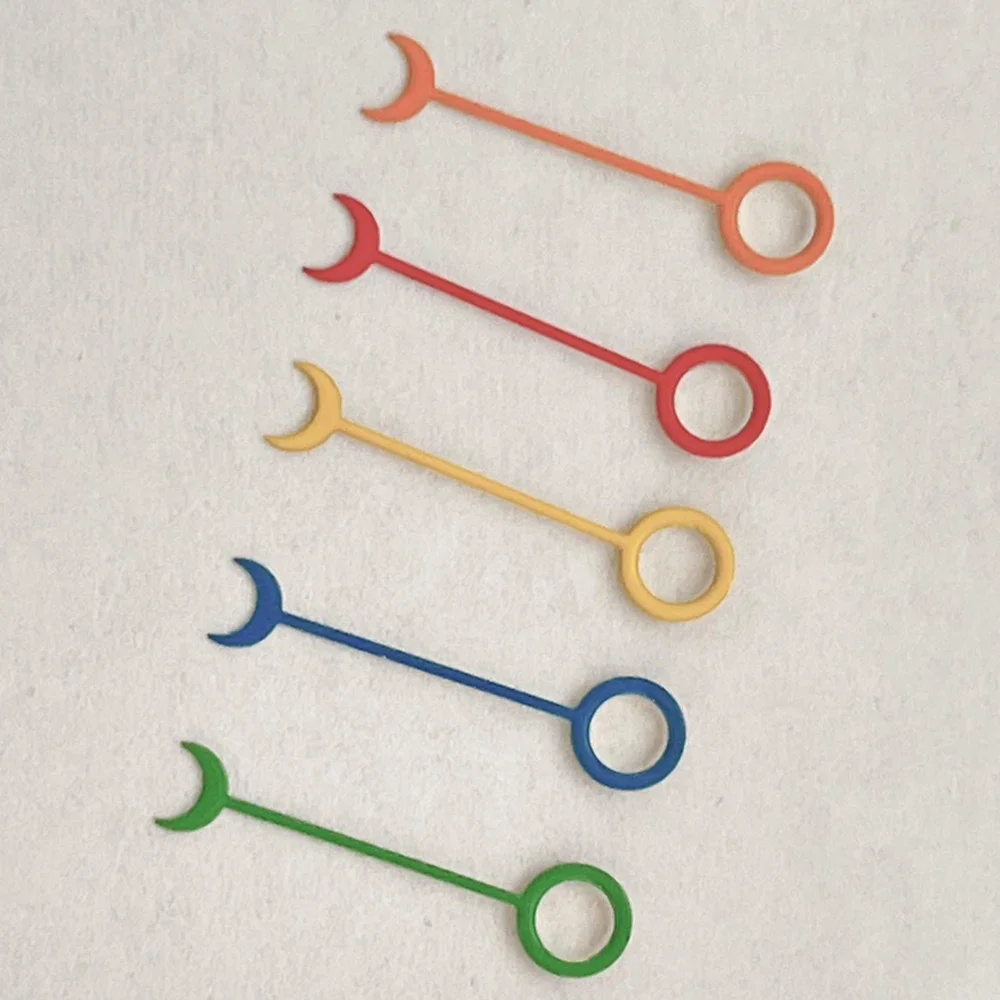 เข็มนาฬิการูปพระจันทร์เสี้ยวที่สร้างสรรค์สำหรับมือตัวชี้สีแดง/ส้ม/น้ำเงิน/เขียว/เหลืองสำหรับเคลื่อนไหว NH34งานประดิษฐ์ขนาด13มม. ทำด้วยตัวเอง