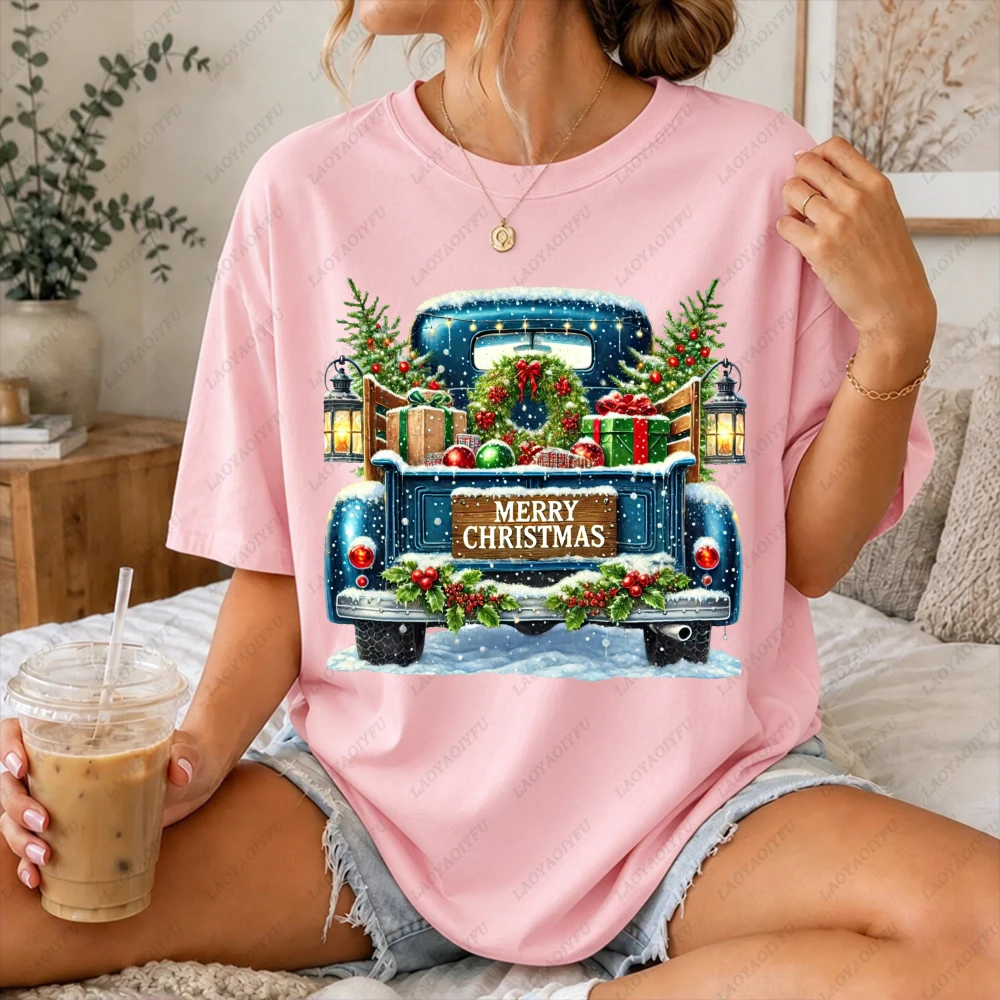 Blue Vintage Pickup Truck Wreath Lanterns Graphic Women Casual Short Sleeve T-Shirt Cute Retro Christmas Farmhouse Cozy Shirt