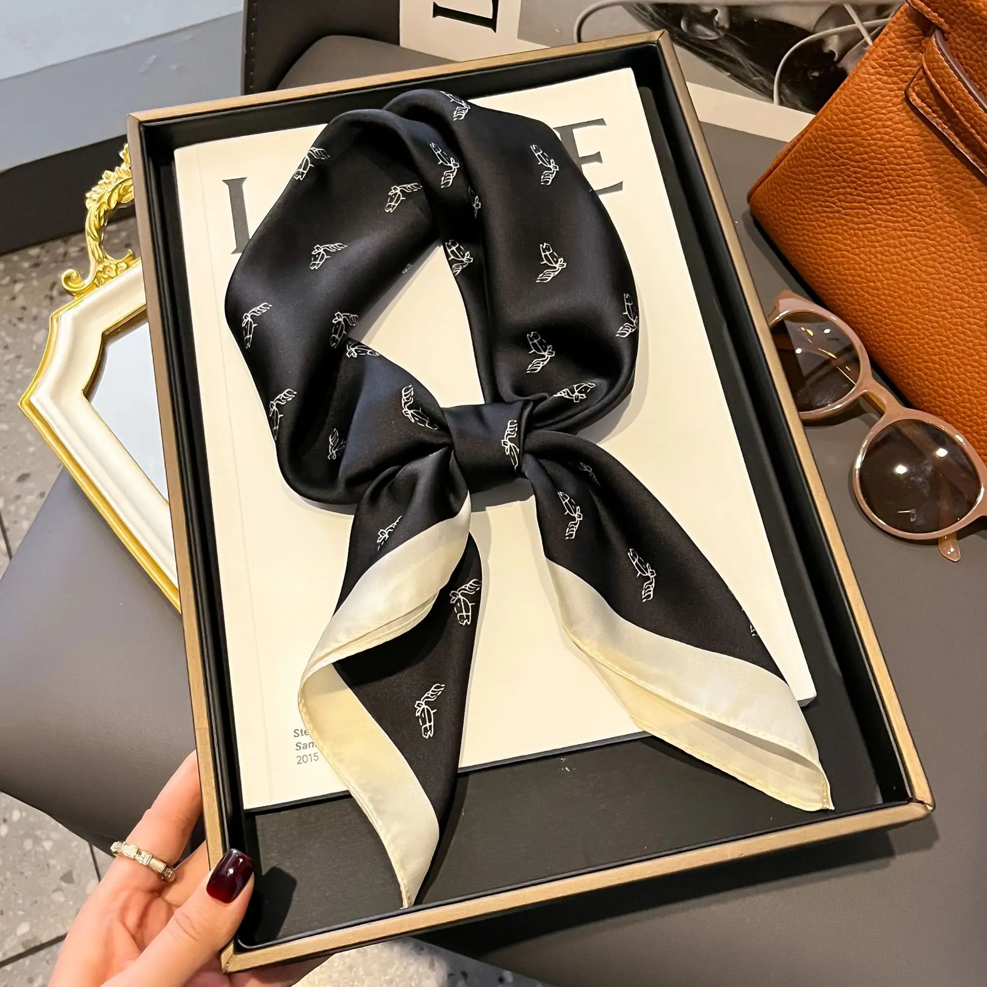 Luxus Design Seide Schal Quadrat Schal Für Frauen Satin Hijab Mode Wraps Halstuch Weibliche Haar Bands Band Stirnband Bandana – Detail 13