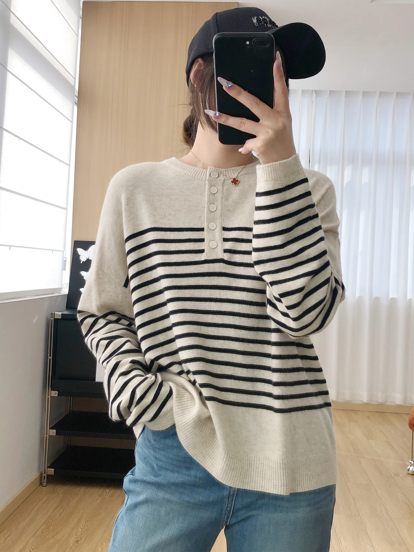 

Мягкий трикотажный топ с длинными рукавами для женщин, свободный повседневный крой, полуоткрытый воротник, весна-осень, стандартный крой, в полоску