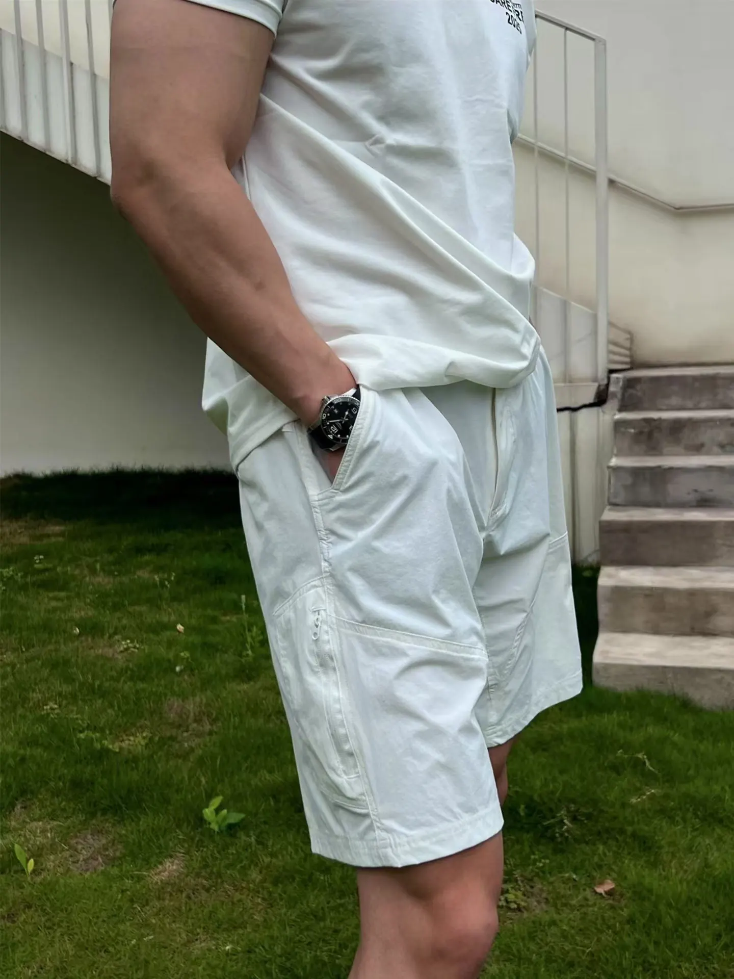 

Белые легкие мужские орты Qui-Dry для фитнеса Летние орты Четырехмерная спецодежда по индивидуальному заказу Американские спортивные орты Sle