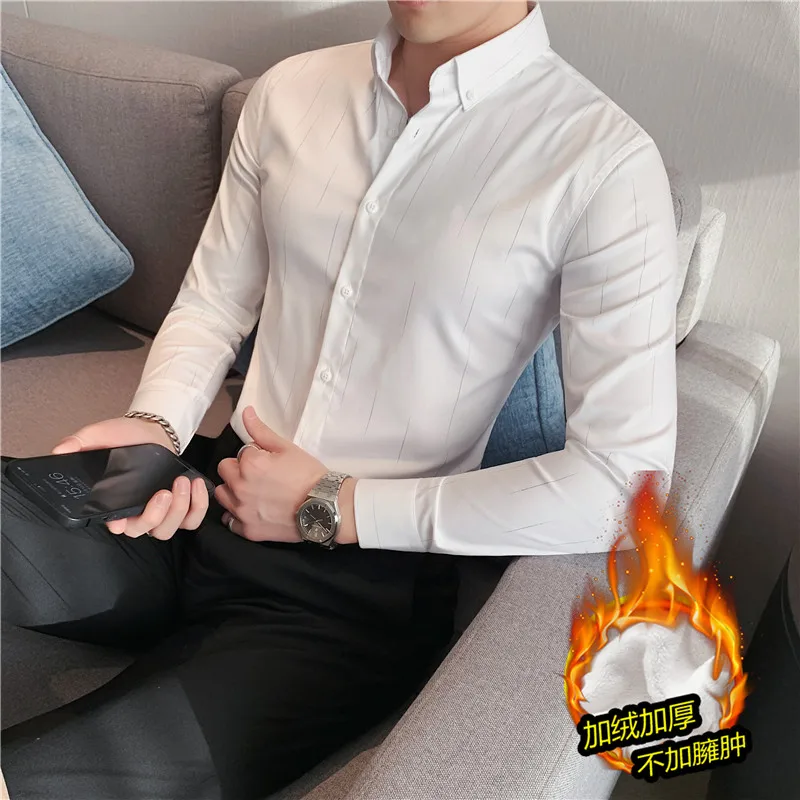 Camisa de mangas compridas quente acolchoada de veludo engrossado de inverno, camisa de manga comprida listrada de alta qualidade, top preto de negócios de ajuste fino