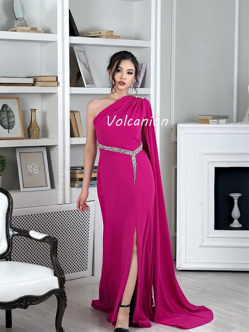 맞춤형 현대적인 스타일 절묘한 쉬폰 셔링 라인스톤 구슬 직선 원 숄더 롱 드레스 맞춤형 행사 드레스