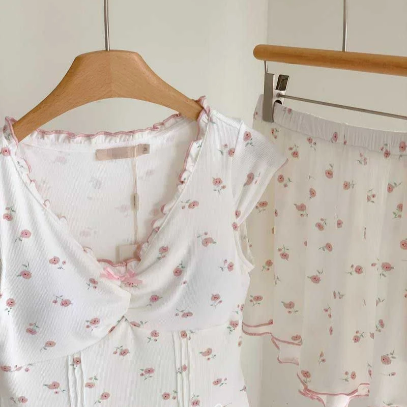 

Женский пижамный комплект с цветочным принтом и встроенным бюстгальтером с рюшами и отделкой, ночная рубашка с короткими рукавами Y2K, эстетичная летняя одежда для сна из двух предметов