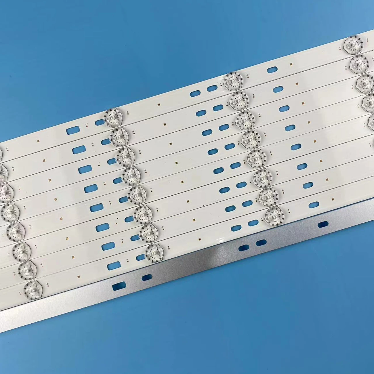 Bande de rétroéclairage LED pour JS-D-JP5510-C51ECE55DU1000 volontairement 55KS4000 DU551000 FHD 576.0.0 17.0 1.0T MCPCB crv55u420bm 4K FHD