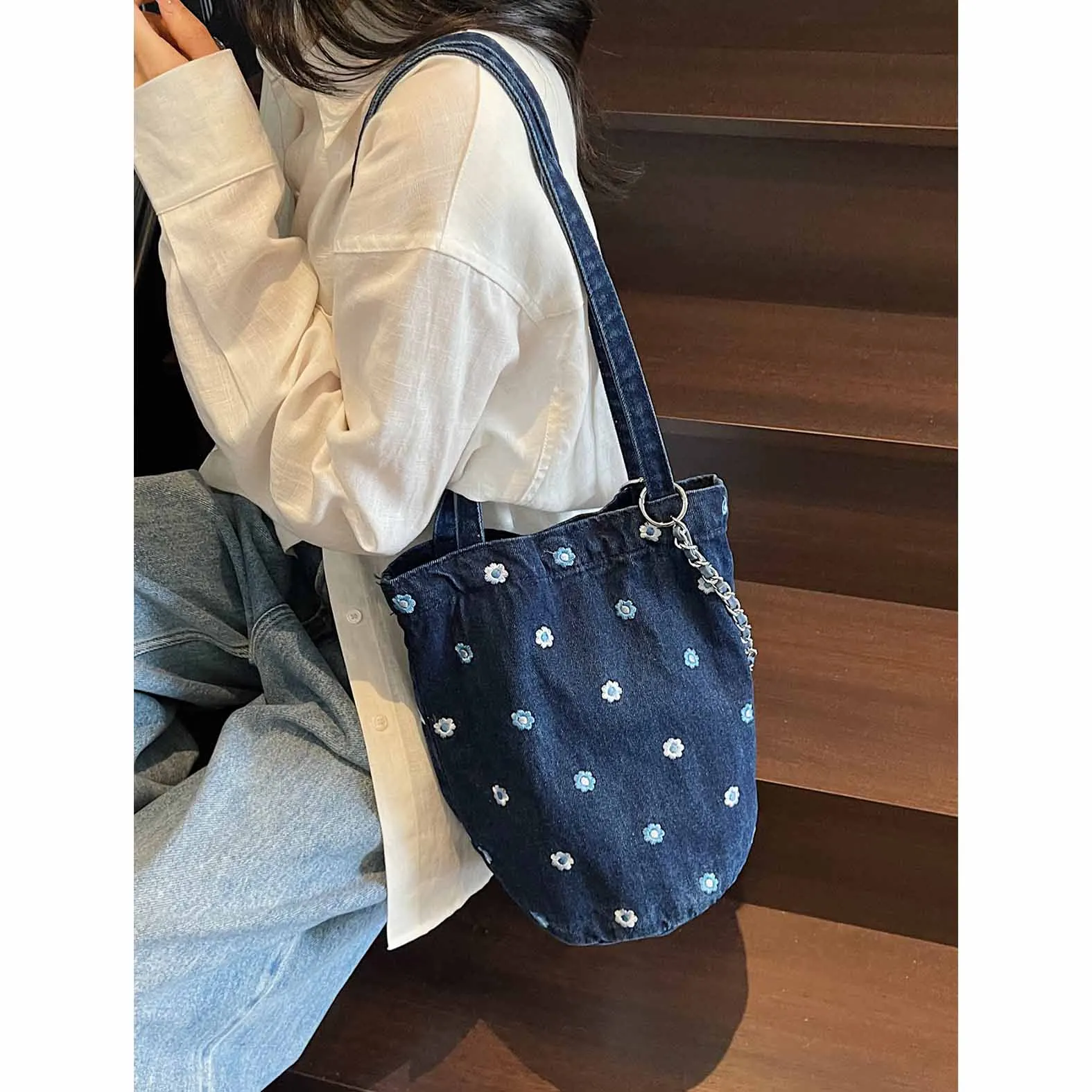 

Japanese denim shoulder bag, women's 2025 new large capacity student bucket bag, shopping bag, commuting tote bag