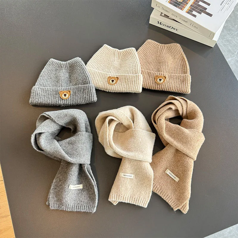 Children's hats and scarves two-piece autumn and winter new Yangqi middle and large children's ear protection knitted cap scarf