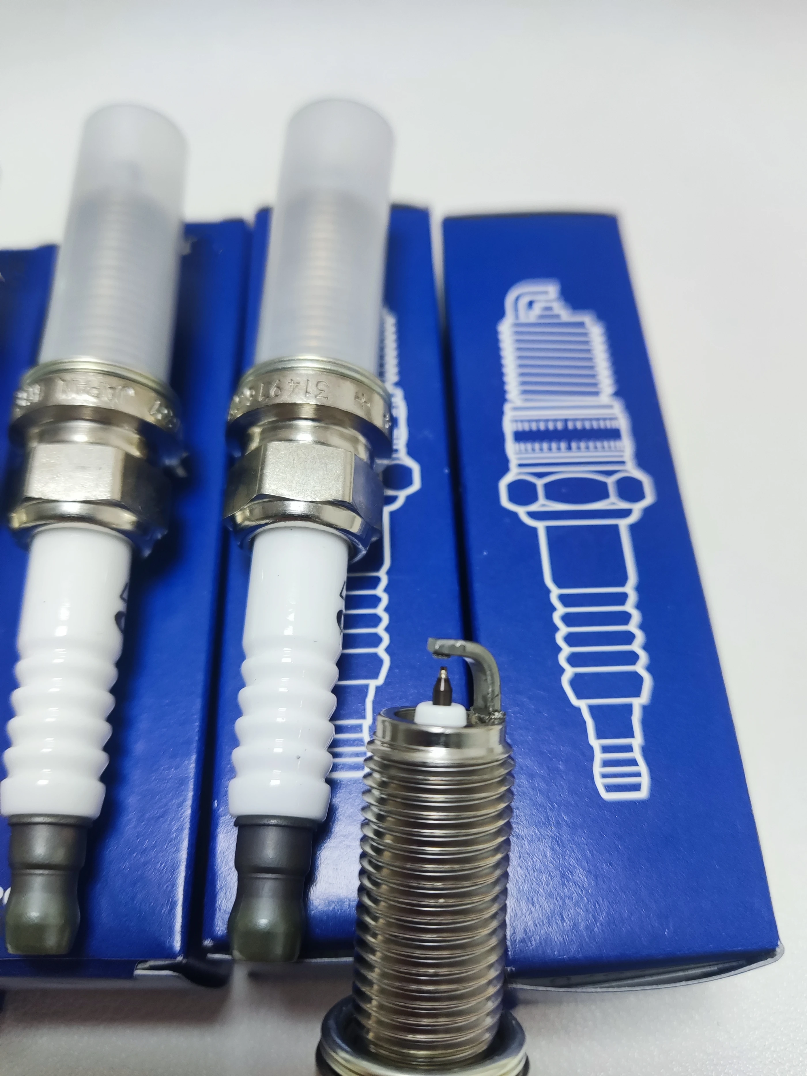 High Quality Auto Parts Spark Plug Kit Four Pack OEM 31673604 32290011 For Volvo XC90 XC60 XC40 V90  V60 V40 S80 S60L