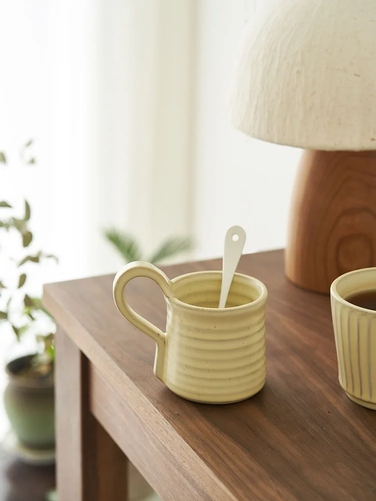 ญี่ปุ่นสไตล์ Retro แก้วกาแฟ Home Office อาหารเช้านมชา Drinkware วัสดุเครื่องปั้นดินเผา Beige สีน้ำตาลภายใต้เคลือบ410Ml 230ml