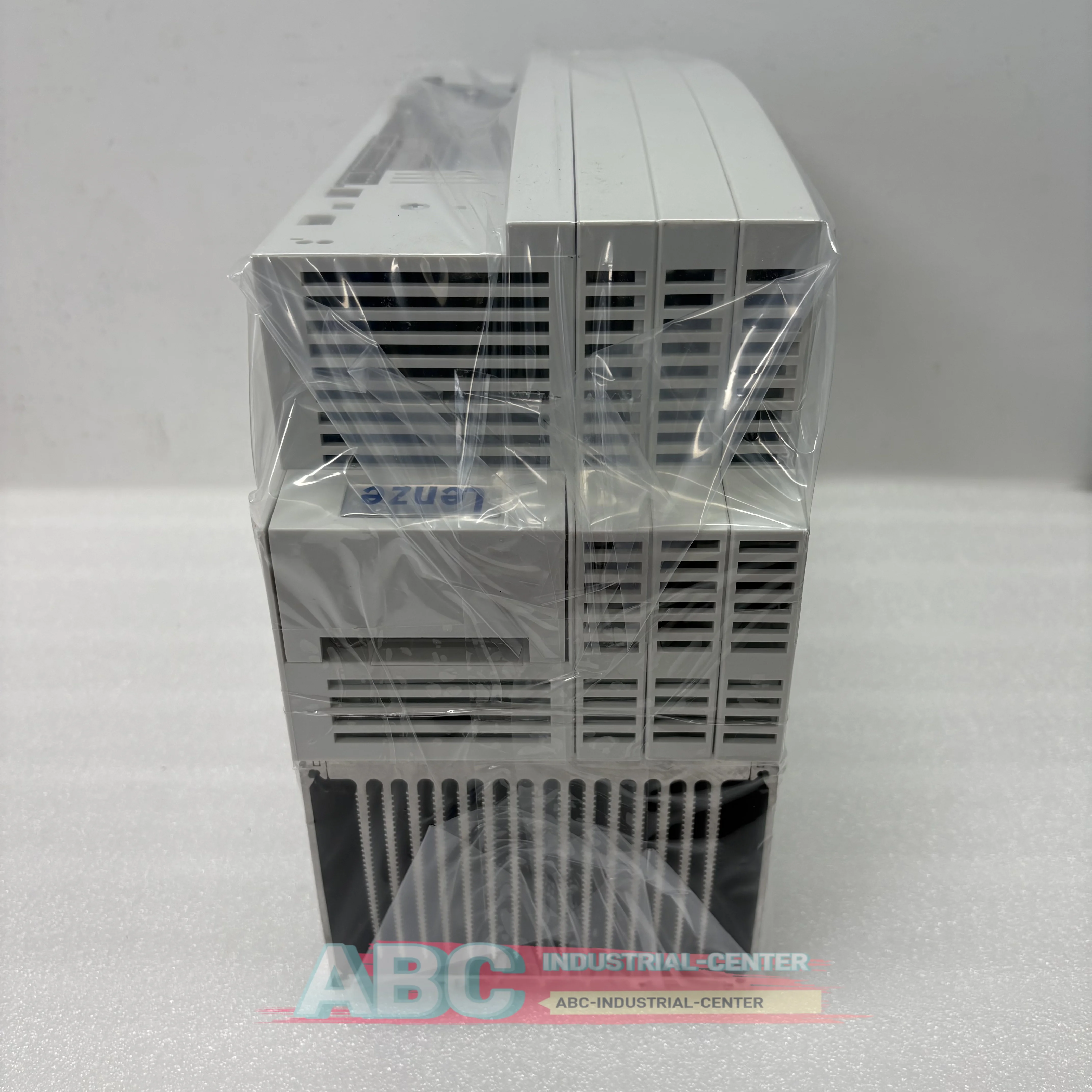 Nuevo en caja EVF9327-CVV003 EVF9327-CVV100 Convertidor de frecuencia