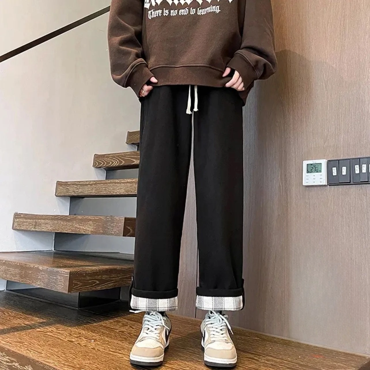 Men's Fleece Lined Sweatpants Fashion Warm Thickened Straight Leg Casual Pants for Autumn Winter