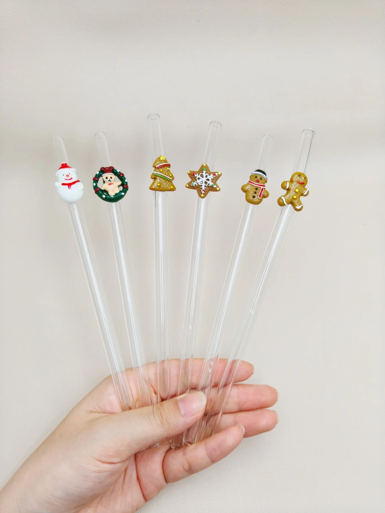 1/6PCS Christmas Glass Straw Set, 6 Festive Designs with Brush. For Tea, Cocktails & Drinks. Perfect Holiday Gift For Parties.