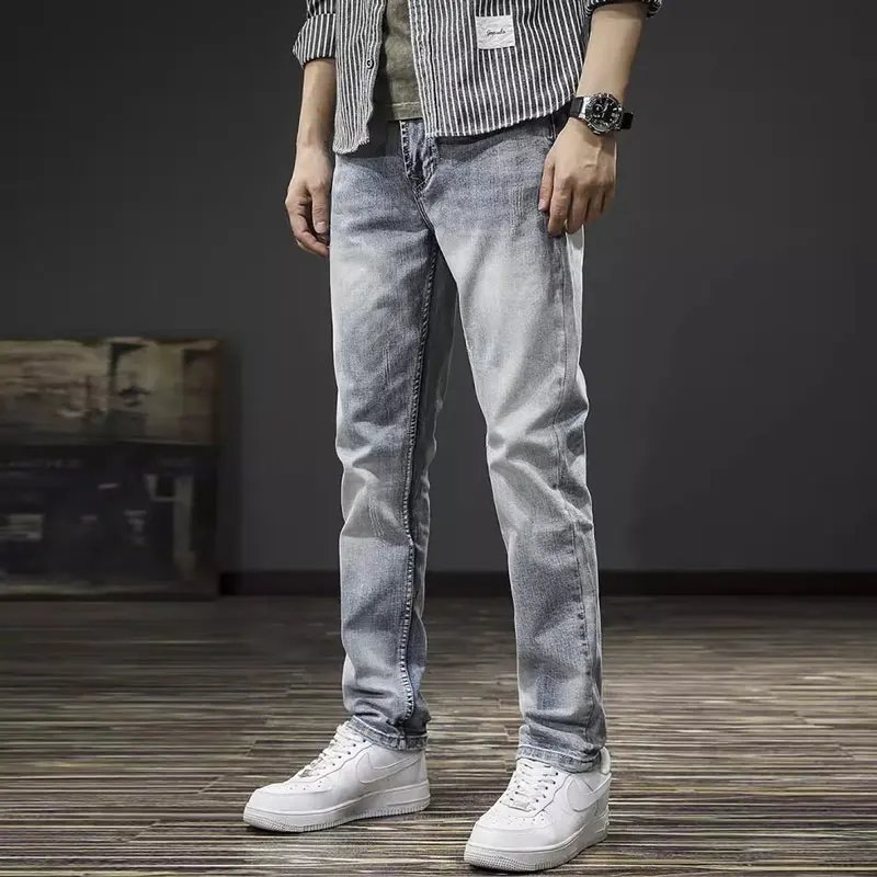 Projektant mody Mężczyźni Jeans Retro Jasnoniebieskie Rozciągliwe Slim Fit Ripped Jeans Mężczyźni Włoski Styl Vintage Casual Denim Pants Hombre