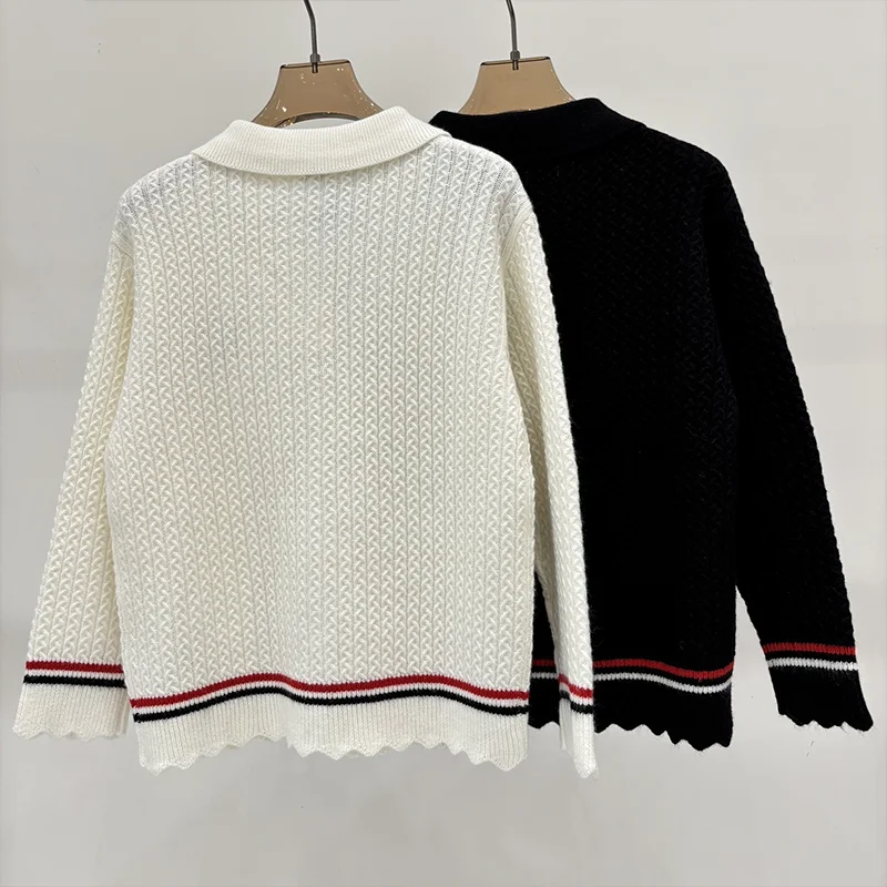 เสื้อคาร์ดิแกนลายซิกแซกปักโลโก้คุณภาพสูงสำหรับผู้หญิง พร้อมเสื้อสเวตเตอร์ลายทางตัดสี รุ่น 251111194