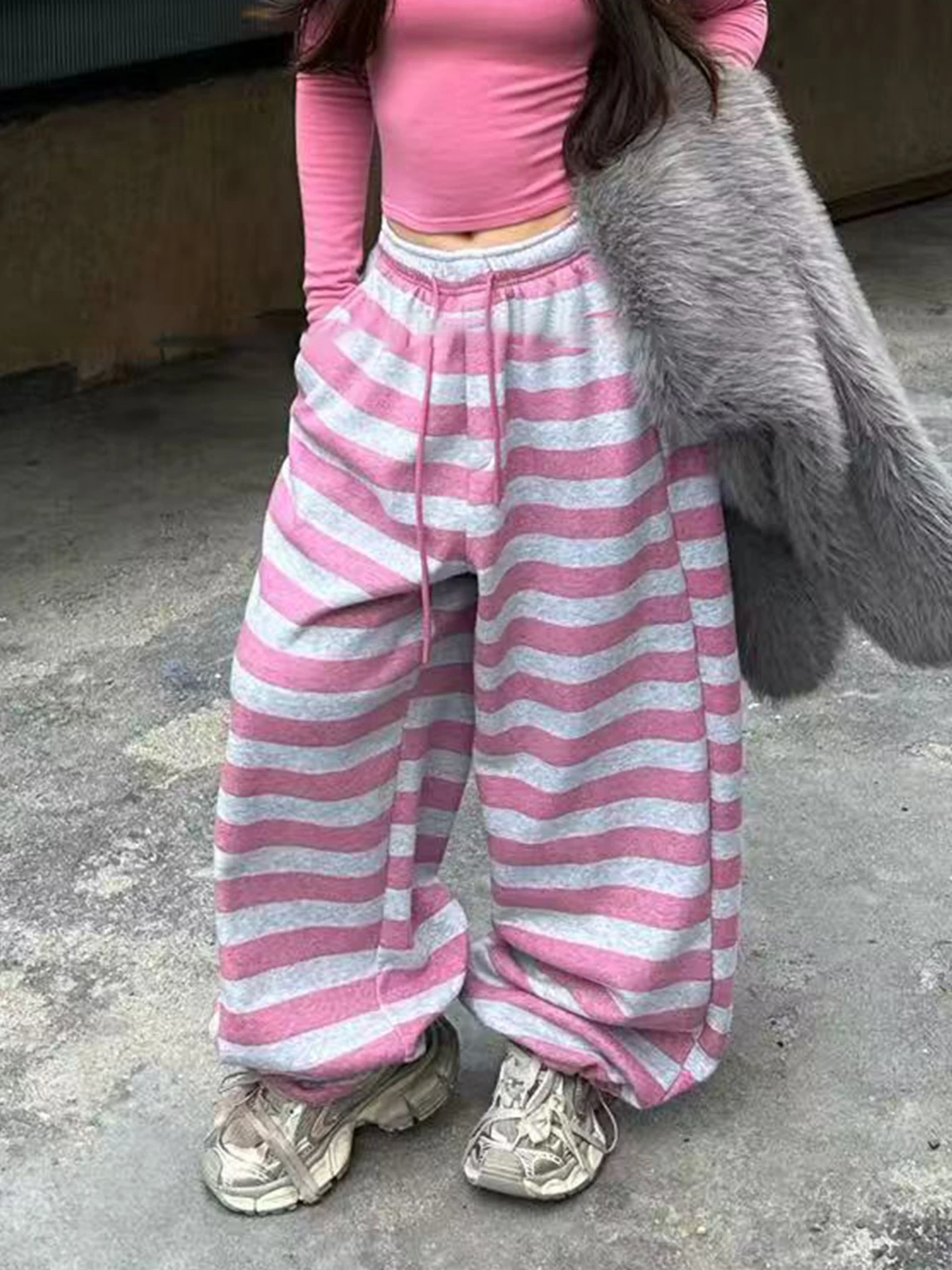 

Женские зимние брюки с высокой талией и широкими штанинами на флисовой подкладке, свободного кроя, стройнящие, в полоску, с манжетами, из смесового хлопка, коллекция 2025 года, европейский стиль