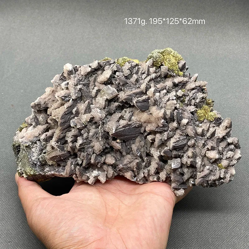 100% natural secondary crystallization calcite coexists with pyrite original stone mineral specimen to cure crystal.