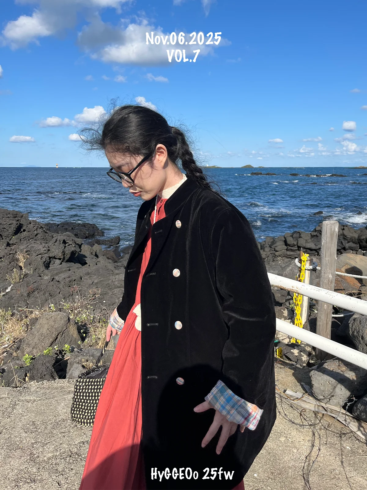 

HYGGEOO Coser Vintage Velvet Full Fur Collar Versatile Outerwear Women's Casual Faion Winter Coat Long Sve Button up