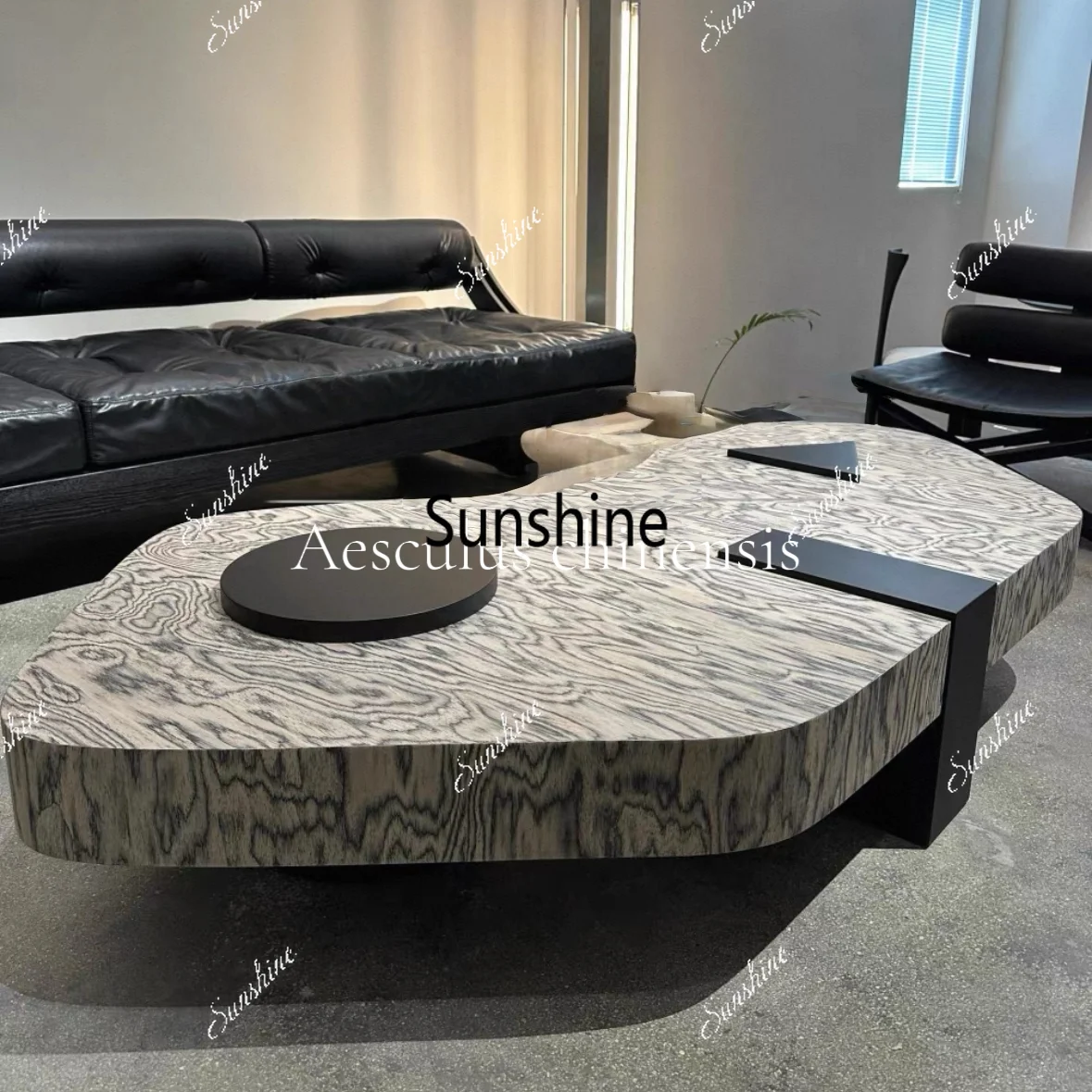 

Итальянский кофейный столик из массива дерева нестандартной формы для гостиной виллы класса люкс