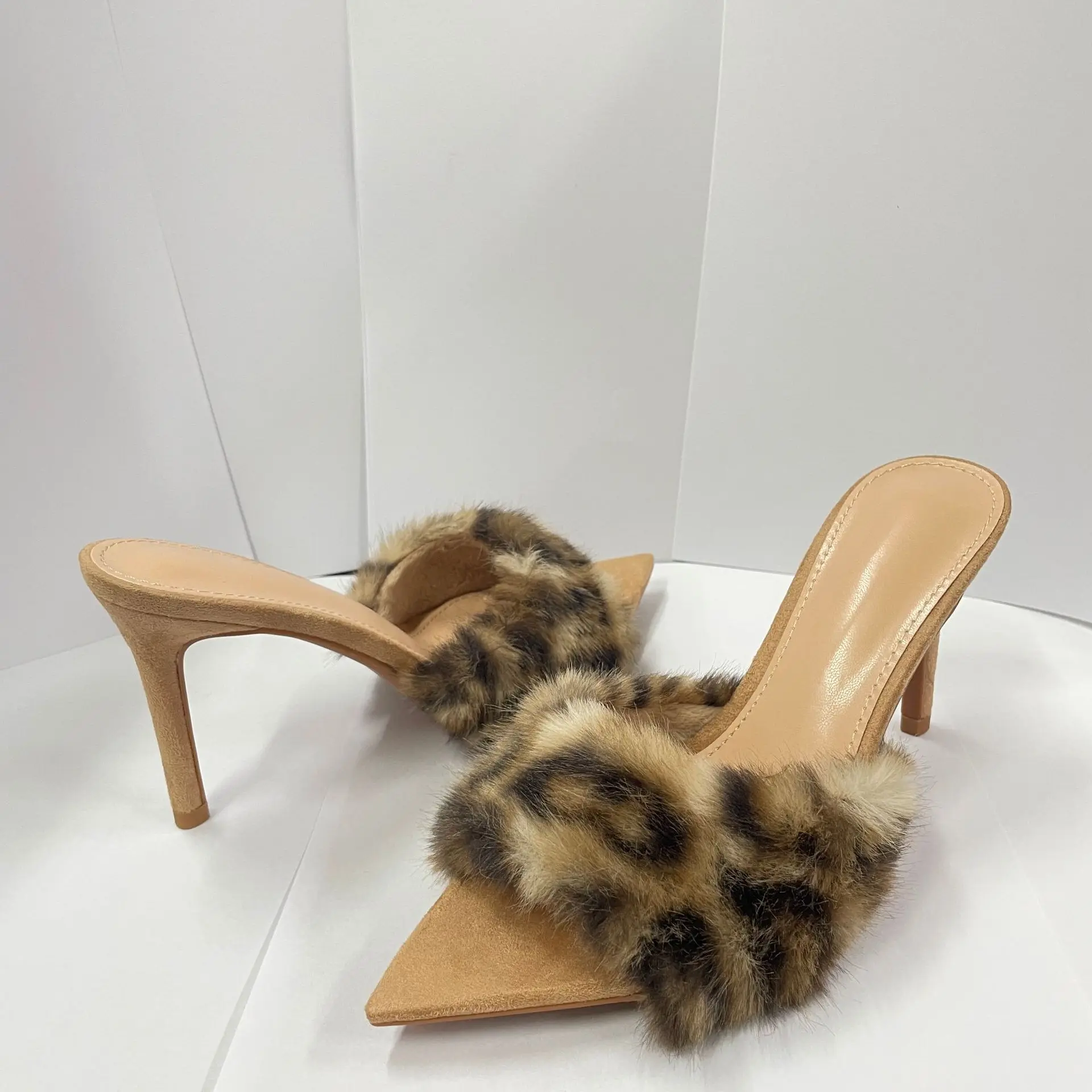 

2026 new foot hairy shoes, high-heeled slippers, pointed thin heels, comfortable and versatile fashion boutique women's shoes