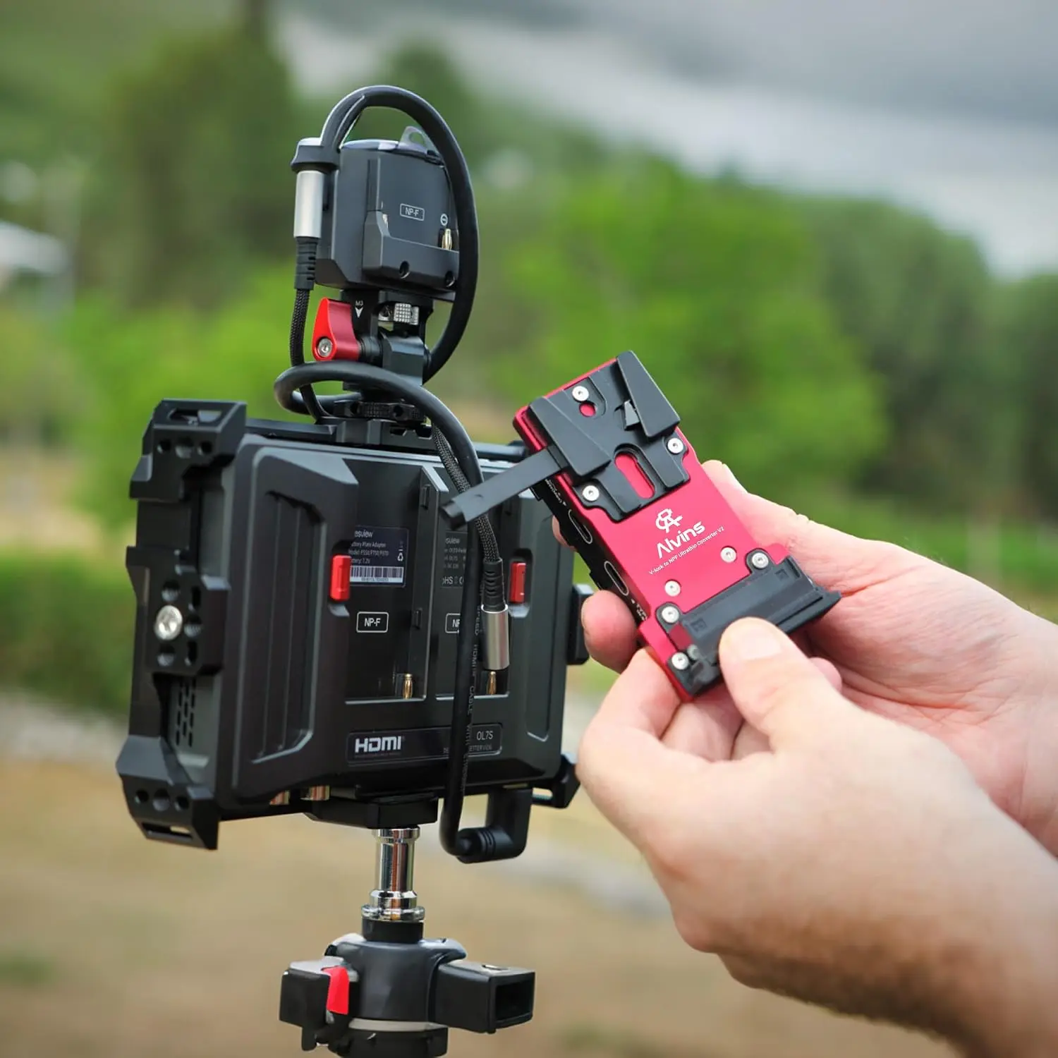 NP-F to V-Mount Power Adapter with Display USB-C PD 36W IN OUT for Sony F550/F750/F970 L Series Atomos Shinobi Shogun Ninja V
