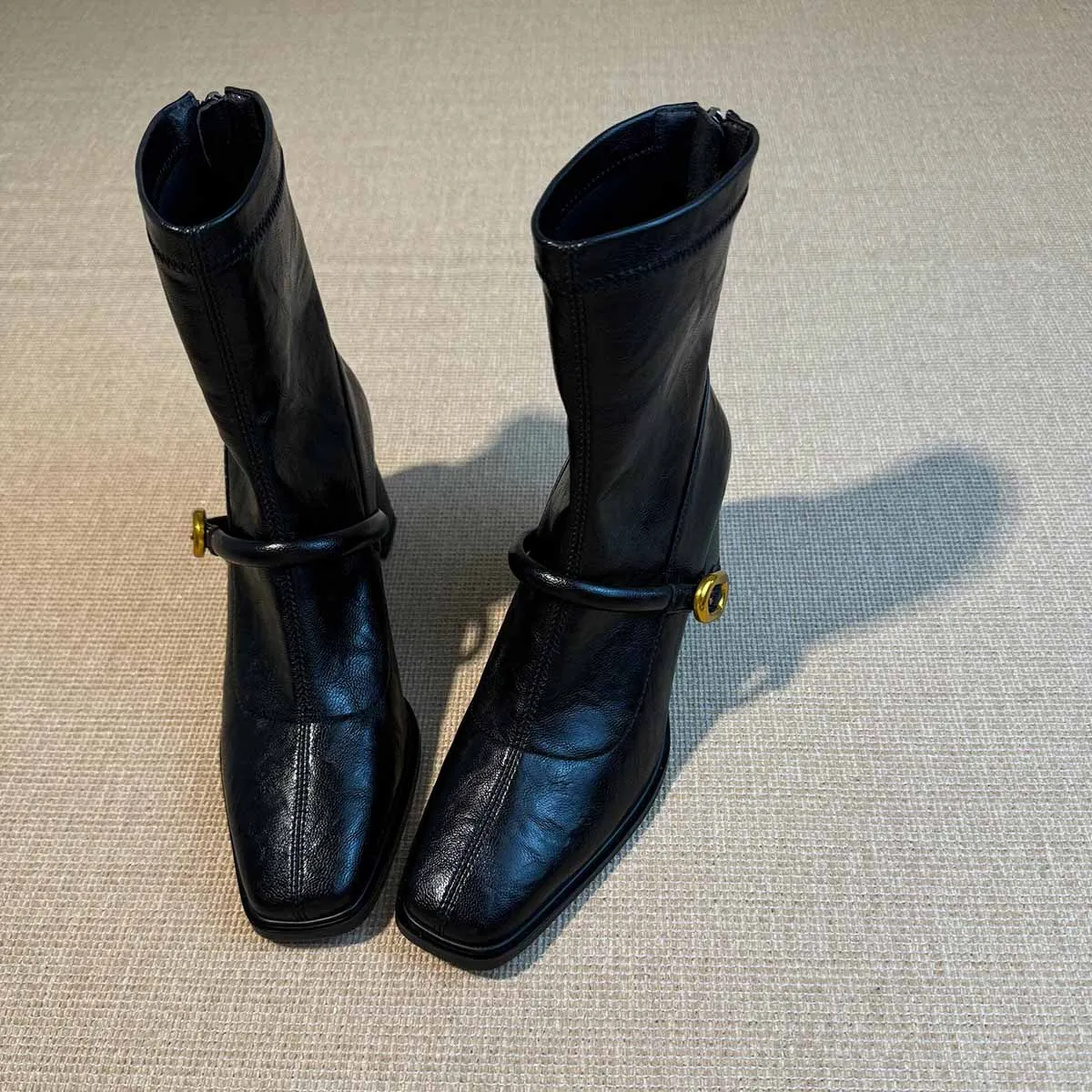 

Square toe high-heeled slim boots for women in autumn and winter 2025 French style thick heel retro leather short boots