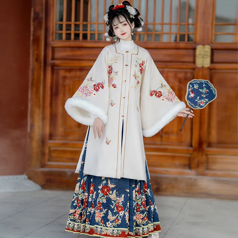 

Ming Dynasty Hanfu female horse face skirt, lined and thickened long gown, Chinese-style daily ancient costume