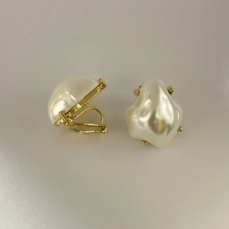 Vintage Temperament Ears Clips Irregular Baroque Pearl Earrings Women's Light Luxury Design Pearl Clip on Earrings No Piercing