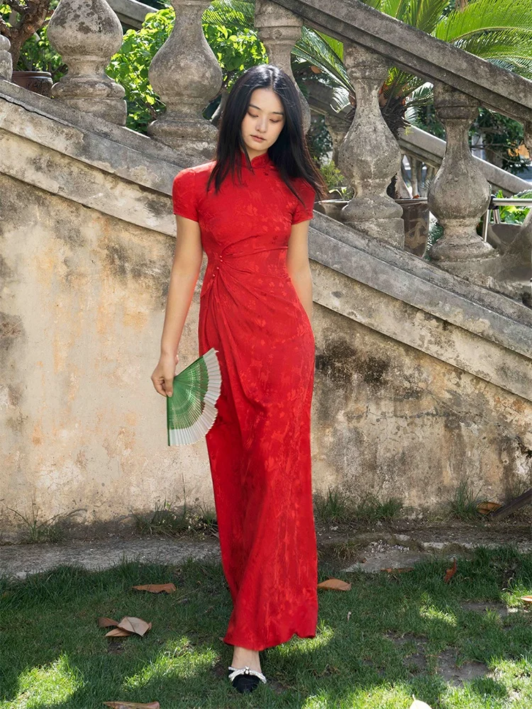 

Elegant Red Silk Embroidered Improved Wedding Dress Long Evening Gown for Wedding Toasts And Formal Occasions