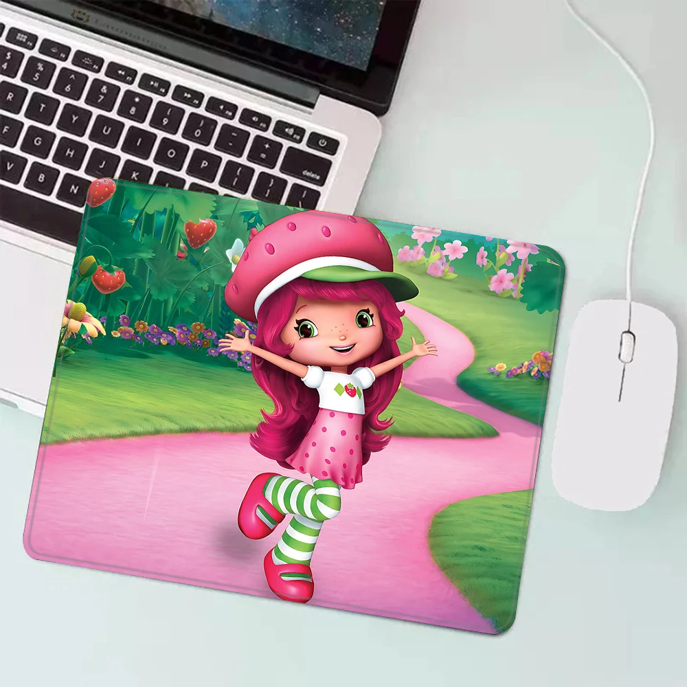 Strawberry-shortcake girl Gaming Mouse Pad XS Small Mousepad For PC Gamer Desktop Decoration Office Mouse Mat Deskmat Rug