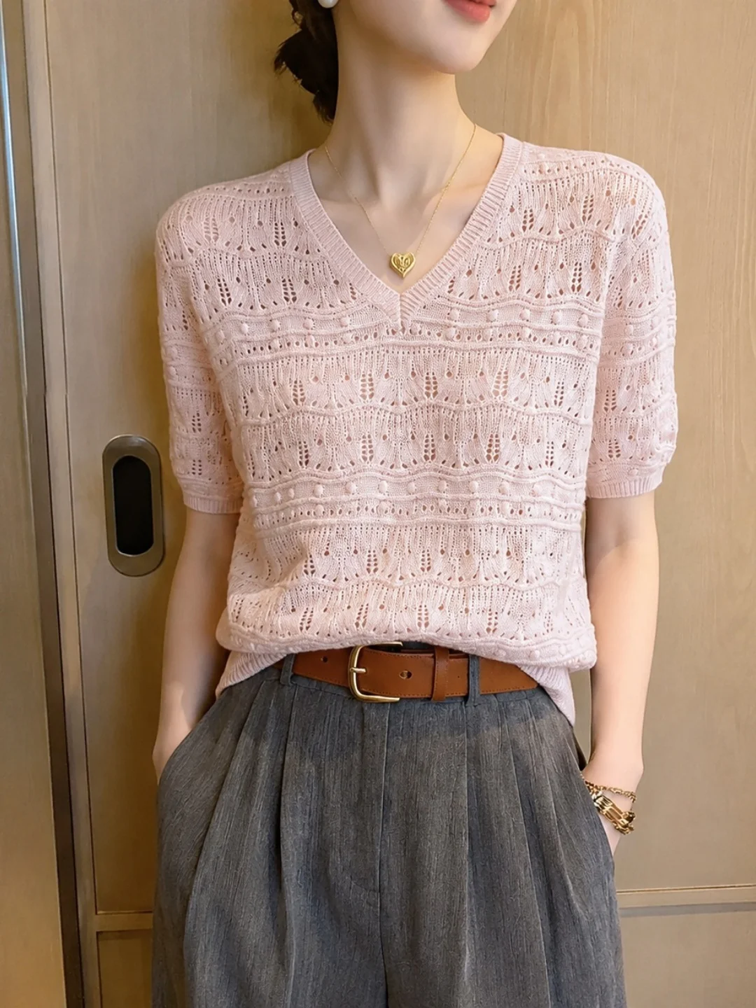 

Summer Gentle Wind Sweet Short Sleeve Knitted V-Neck Hollow out Design Women's Top Korean Style Straight Cut Commute Fashion