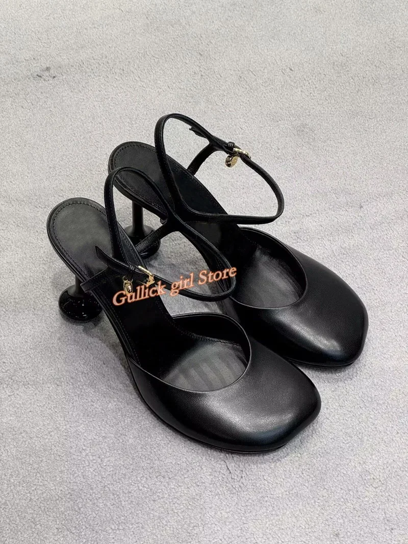 كريستال الأزرق ساحة تو مضخات الكاحل مشبك حزام خنجر رقيقة عالية الكعب المدرج 2025 الصيف الربيع النساء فستان أحذية اليدوية