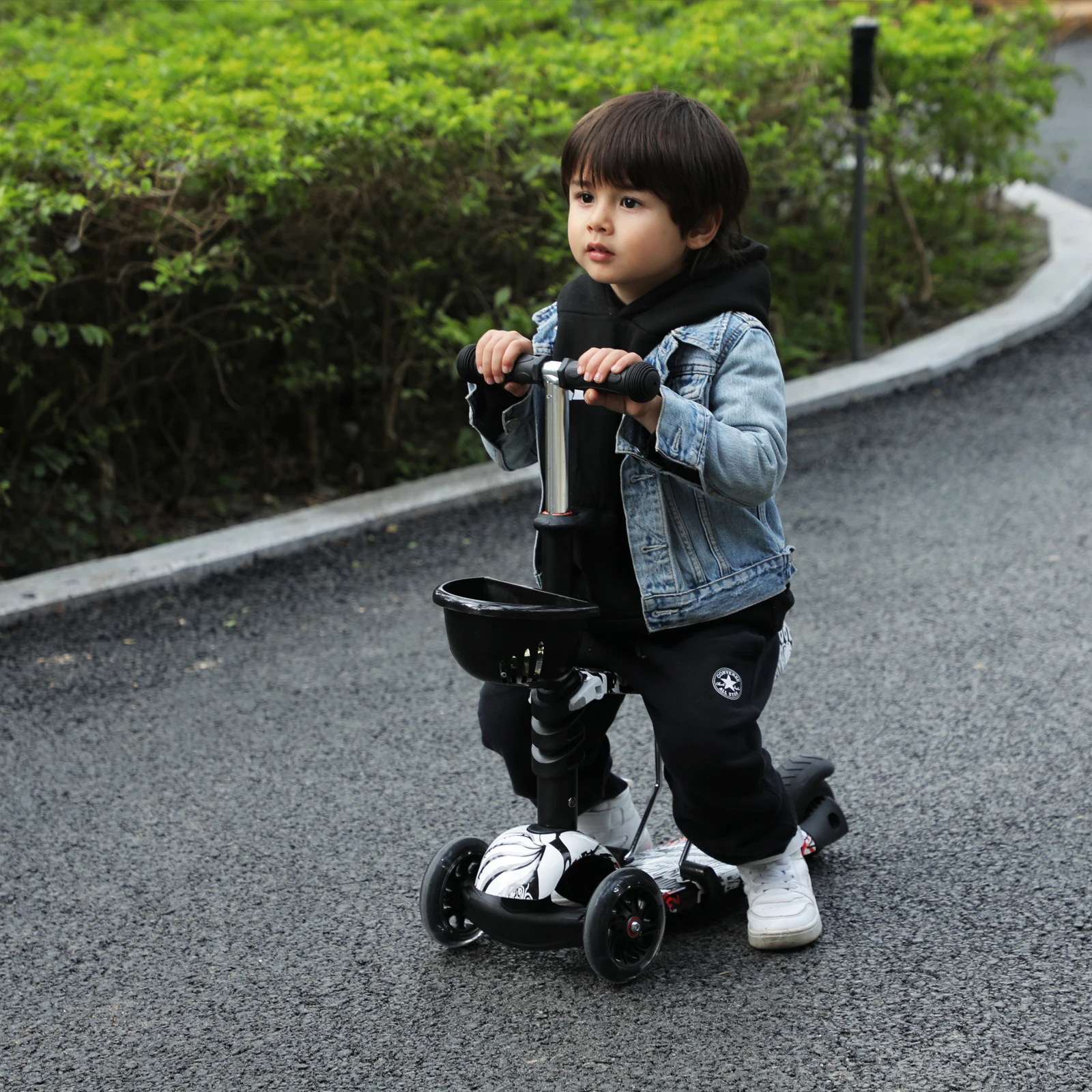 Kids Scooter , Kick Scooter with Removable Seat, Adjustable Height & LED Flashing Wheels Scooter with Brake for Kids Over 3 Year