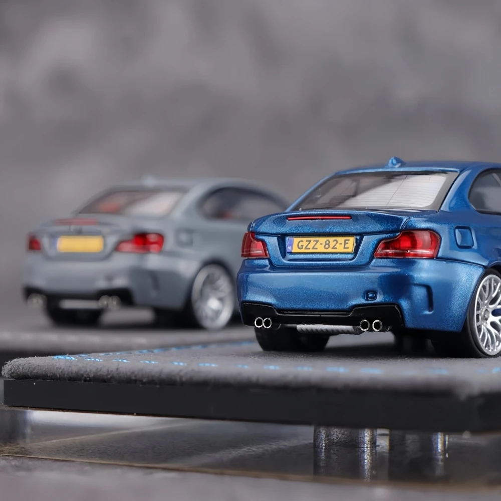 Mortal 1:64 F82 1M COUPE Diecast Model Car - view 4