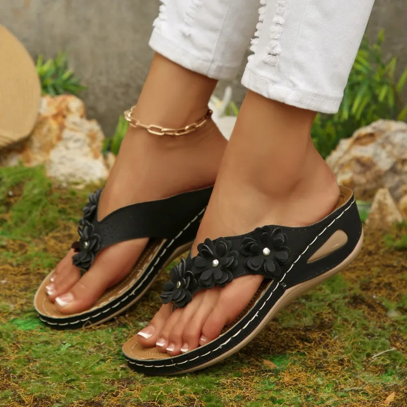Sommer-Plateau-Sandalen mit Blumenverzierung für Damen, Bequeme PU-Strandsandalen in Übergrößen, Neue Retro-Römische Stil Offene Zehen-Sandalen