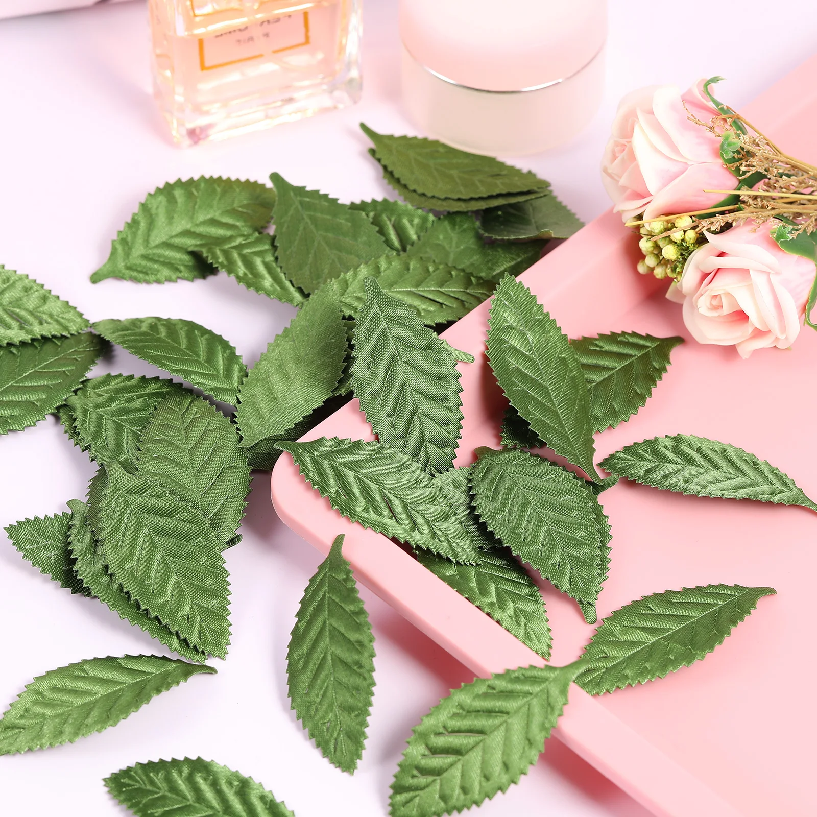 

100Pcs Simulated Green Leaves Fake Fabric Lightweight Artificial Leaves for Party Decoration Scrapbook Craft Project