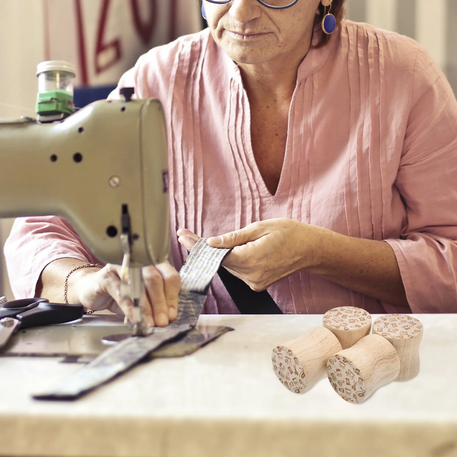 

4Pcs Sewing Weights Multi-Functional Wood Fabric Pattern Weight for Crafts Artists Quilting Painting Calligraphy Notions