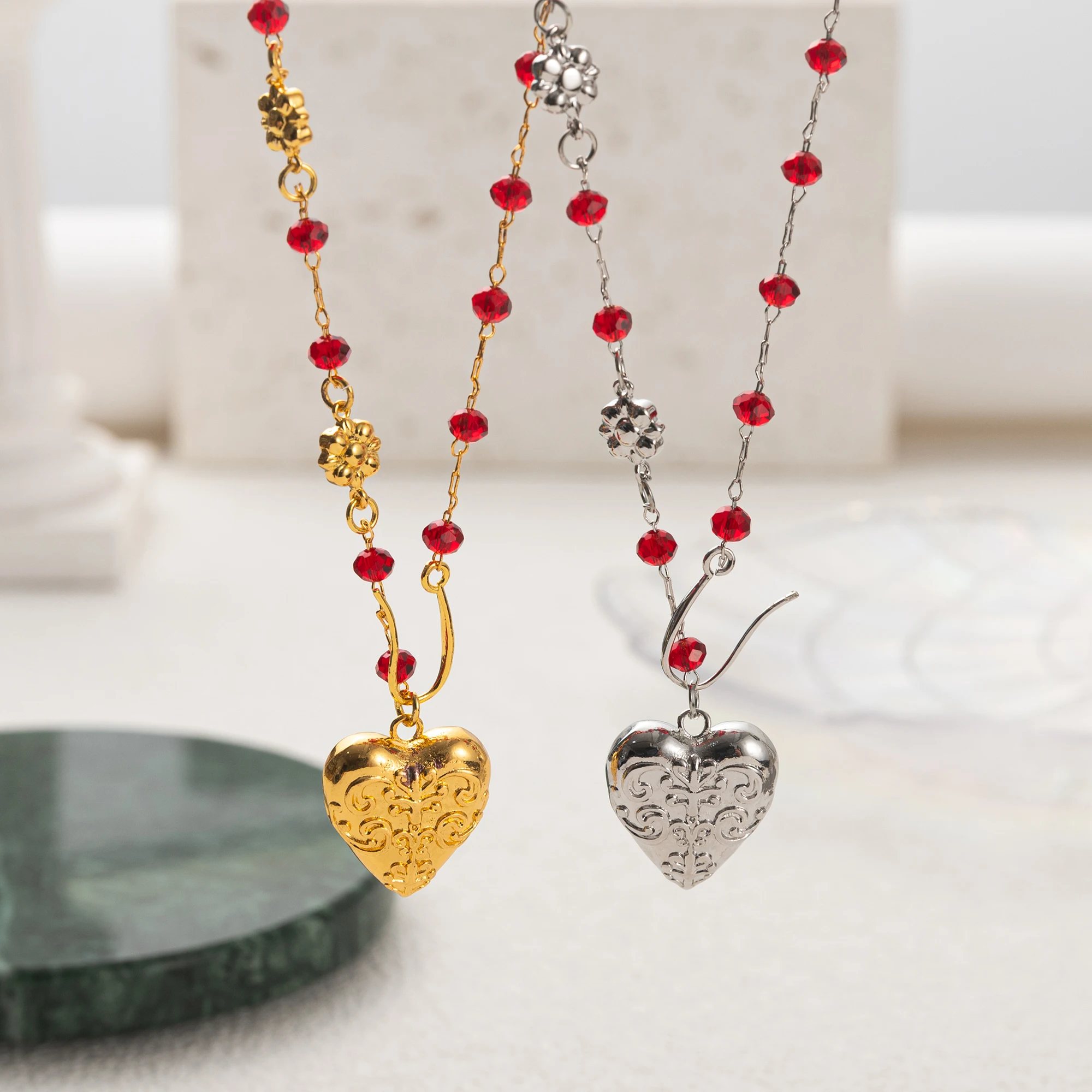 

New Fashionable Retro Pattern Love Pendant Love Pendant Necklace Gold Plated Color Preserved Women's Gift