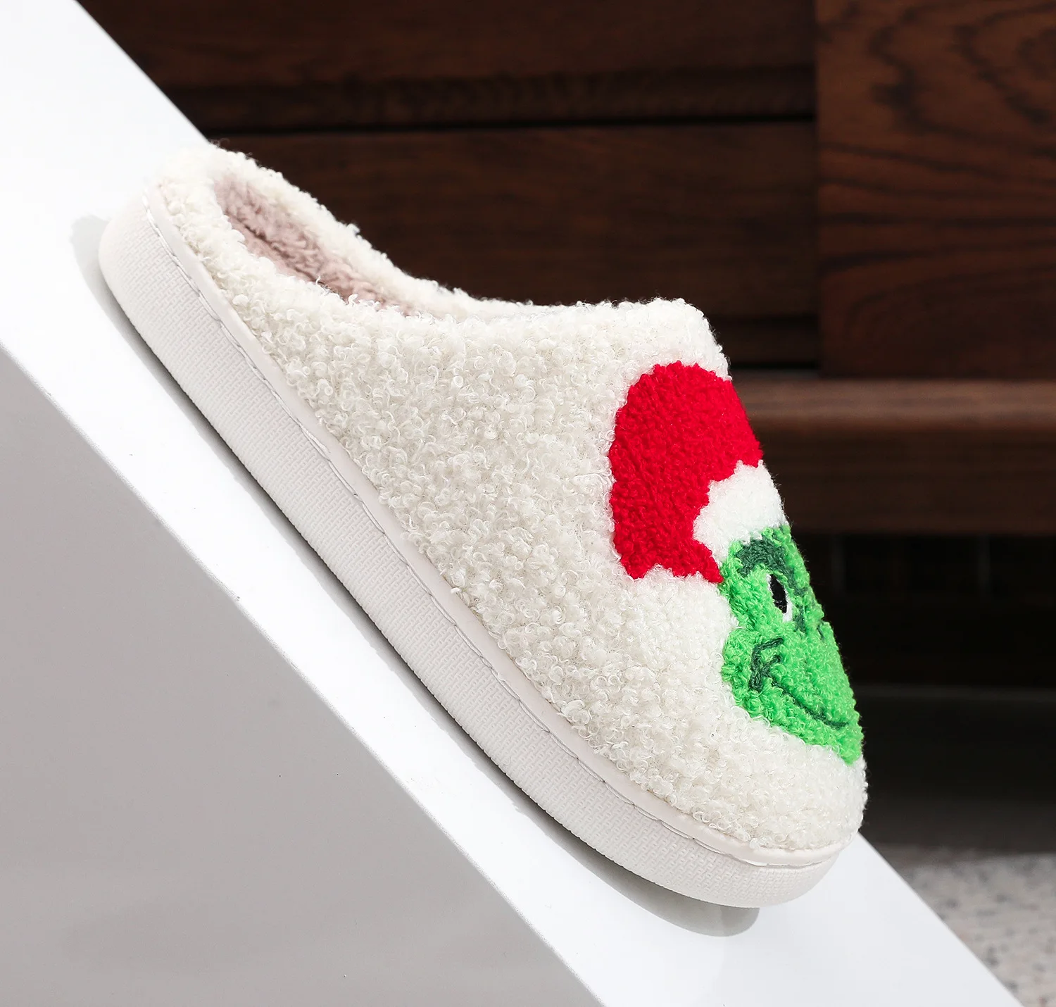 Heiß begehrte Weihnachts-Baumwollpantoffeln mit weihnachtlichem Design, gemütliche Hausschuhe für Paare und Familien mit warmem Fleece. – Detail 11