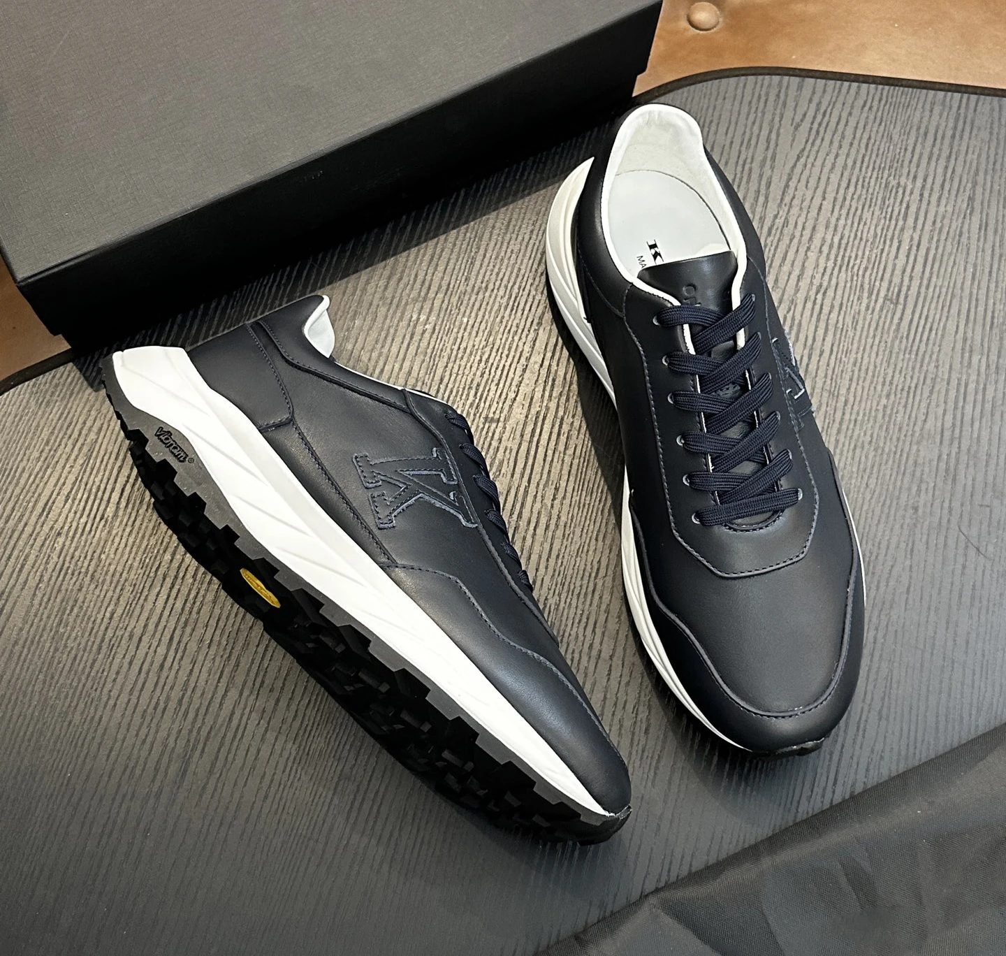 

Обувь OECHSLI из замши и коровьей кожи, новинка 2026 года, мягкие кроссовки для спорта и активного отдыха, из натуральной кожи, высокого качества, мужские, европейские большие размеры 38-47.