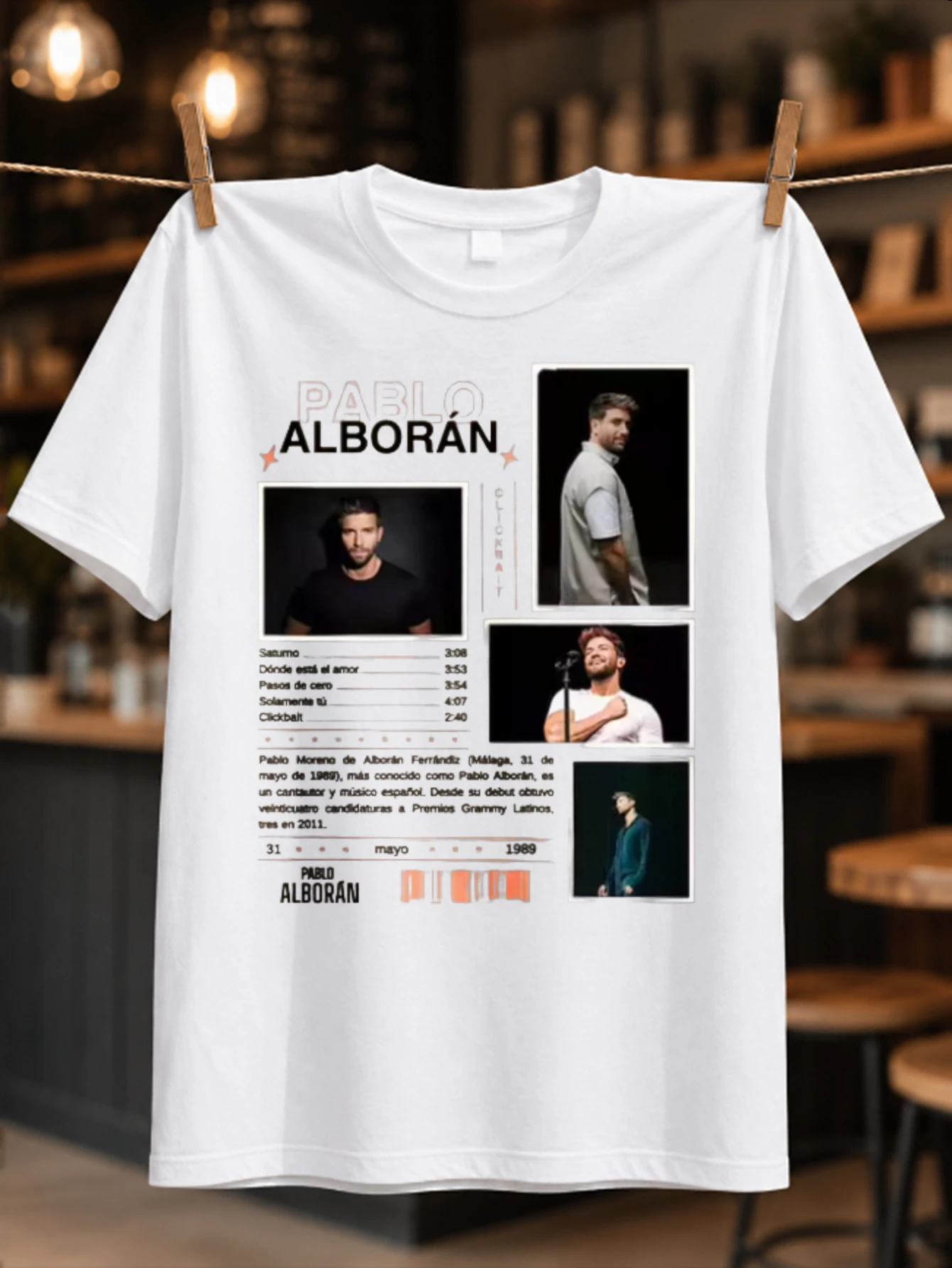 Collage de portraits de Pablo Alboran avec liste des titres, texte de biographie et détails du code-barres, t-shirt unisexe pour fans de pop moderne